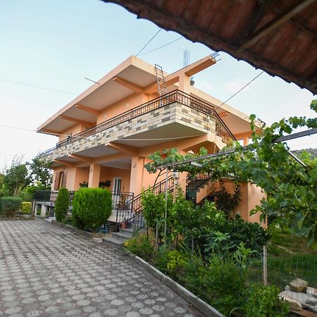 Apartment Darlin Berat Exterior foto