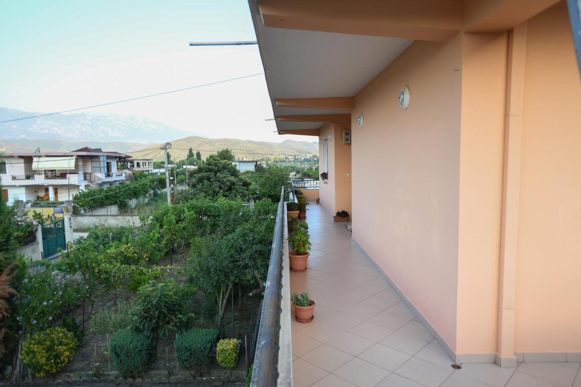 Apartment Darlin Berat Exterior foto