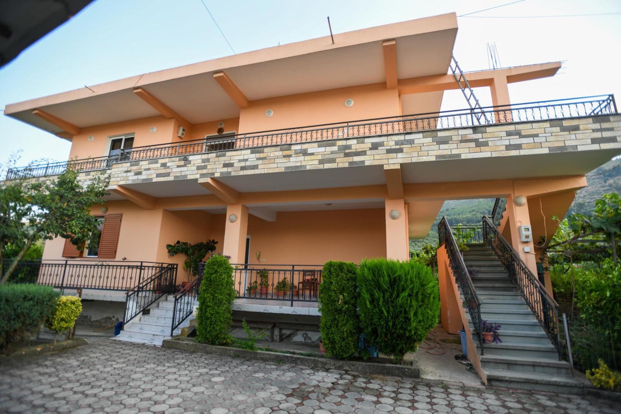 Apartment Darlin Berat Exterior foto